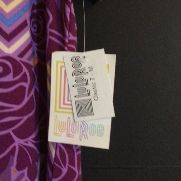 LulaRoe Classic-T, NWT - Picture 4 of 6